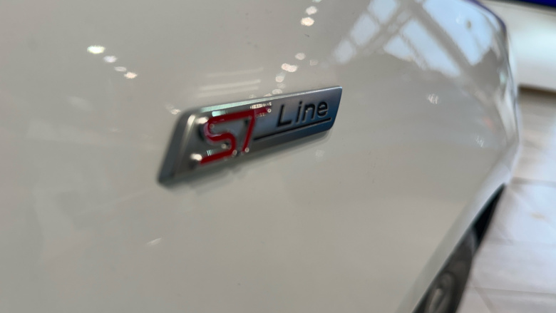 Ford Focus 1.0 EcoBoost Hybrid mHEV 155 ST-Line 5dr Auto Petrol Hatchback